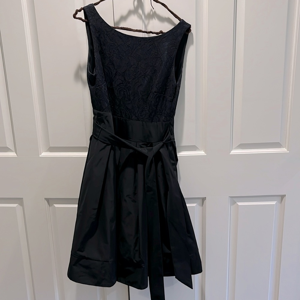 Beautiful dress. Size 10. Pockets!